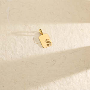 Pendentif lettre S en acier inoxydable plaqué or 18 carats pour la fabrication de bijoux, style religieux, étanche - Product Image 1