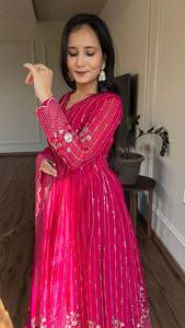 Dernier arrivage Collection vêtements traditionnels pour femmes tissu fausse Georgette avec broderie à paillettes 3MM - Product Image 4