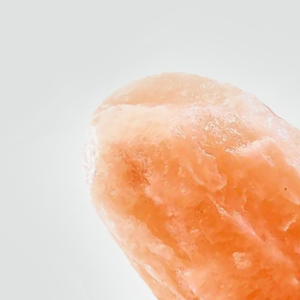 Lampe USB au sel de l'Himalaya artisanale avec base en bois massif personnalisable Base en bois naturel Décoration de chambre Produit artisanal unique - Product Image 5