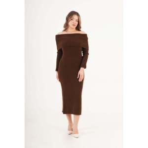 Vestido Midi de Punto con Cuello Madonna en Color Marrón para Mujer, Elegante, al por Mayor, Mezcla de Acrílico, Talla Estándar, Ropa de Invierno - Product Image 5