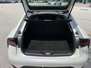 Toyota Prius XLE AWD 2023 - Product Image 5