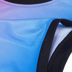 Ensemble d'uniformes de basketball sur mesure, réversibles, comprenant un maillot et un short - Product Image 6