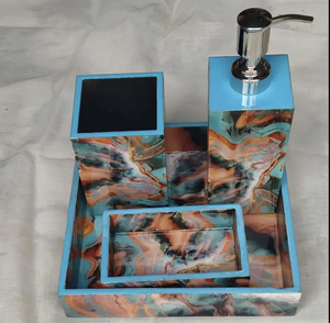 Ensemble d'accessoires de salle de bain en résine imperméable enduit d'émail Mdf avec gobelet distributeur de savon - Product Image 1