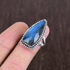 Bague en argent sterling oxydé avec labradorite, style bohème, bijou artisanal en pierre précieuse, cadeau de luxe pour femme - Product Image 5