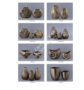 Vase à fleurs artisanal traditionnel Vase à fleurs de bureau au sol en métal antique fait à la main - Product Image 3