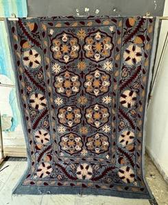 ผ้าห่ม suzani อินเดียผ้ากำมะหยี่ปักลายดอกไม้สำหรับห้องนอน - Product Image 1