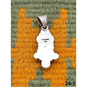 Pendentifs et breloques artisanaux en moissanite Emerald Valley du sud-ouest, avec design en argent sterling et motif eau blanche - Product Image 3