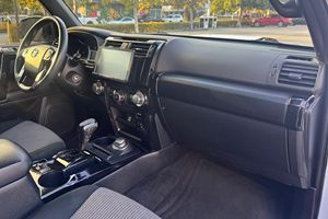 Toyota 4Runner SR5 4X4 2019 en Perfecto Estado - Product Image 3