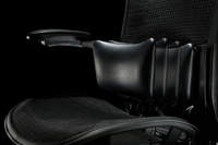 Chaise de bureau ergonomique moderne en maille avec accoudoirs réglables, appui-tête intégré, design pivotant, mécanisme d'inclinaison verrouillable, base en acier