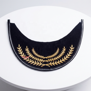 Visière en Mylar brodée à la main avec feuille de laurier dorée KEW pour uniformes de parade et accessoires de cérémonie – Visières en Mylar - Product Image 2