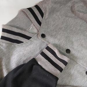 Veste bomber varsity personnalisée coupe-vent, corps en laine grise, manches en cuir, veste d'extérieur pour homme, veste universitaire, doublure en satin matelassée, hiver, taille XL - Product Image 3