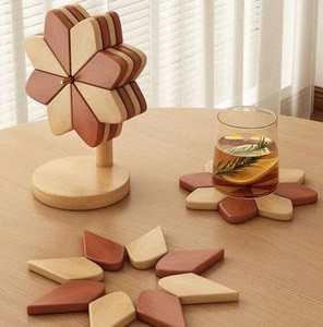 ที่รองแก้วไม้ ที่รองจานไม้ ทำจากไม้กระถินเทศ สำหรับวางจาน แก้ว บนโต๊ะอาหาร ผลิตในเวียดนาม โดย 99 โกลด์ ดาต้า - คุณไวโอเล็ต - Product Image 1