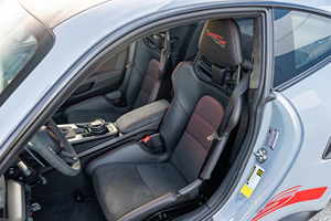 911 GT3 RS Weissach Coupé 2024, entretenu avec soin, moteur 3.9L Flat-Six, transmission automatique, cuir foncé gauche R20 - Product Image 2