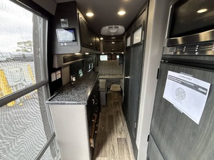 Vendedor Verificado de Autocaravana Usada 2021 Midwest Designs-Passage 170ext MD2 Lista para Viajar - Product Image 2