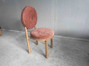 Fauteuil de salle à manger moderne en bois de chêne avec revêtement en tissu et fonction de refroidissement Chaise beignet en bois pour bureau à domicile et appartement - Product Image 4
