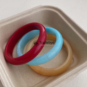 Brazaletes de resina tranquilos y elegantes para rituales de bienestar y autocuidado de Tradebyd - Product Image 2