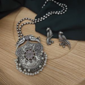 ชุดสร้อยคอและต่างหูทองเหลืองสีเงินของ Yashsvi สีชมพูคุณภาพสูงขายดีที่สุดจากผู้ผลิตอินเดีย - Product Image 1