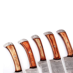 Juego de Cuchillos de Chef de Acero de Damasco Hechos a Mano en Varios Tamaños con Mangos de Madera Ambidiestros de Alta Durabilidad para Preparación de Alimentos y Exportación - Product Image 4