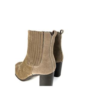 Stivali da donna in vera pelle scamosciata di visone - Product Image 1