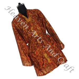 KS007 belle veste à fleurs en soie vintage Sari court d'hiver bohème fait à la main avec ceinture plus proche Kimono vintage Sari court - Product Image 4