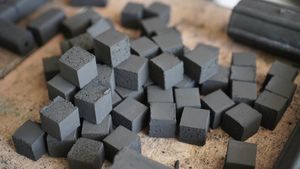 Briquetas de Carbón de Coco de Indonesia para Shisha y Hookah BBQ en Forma de Cubo, Trozos y Almohada - Product Image 3