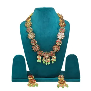 Ensemble de collier long en pierre Monalisa vert menthe Meenakari Kundan pour les occasions de mariage - Product Image 2