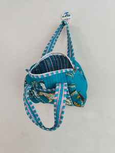 CLASSIC ART CRAFT Sac de voyage mini matelassé artisanal imprimé au bloc, motif floral, en tissu de coton, fermeture éclair, à porter à la main - Product Image 5