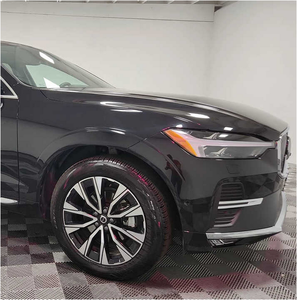 Ligeramente usado en buenas condiciones 2023 Vo-lvo XC60 B5 Plus Dark Theme - Product Image 1