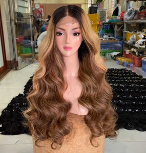 วิกผมสีธรรมชาติแบบลอนคลื่น ราคาโรงงาน สำหรับผู้หญิงผิวดำ ทำจากผมแท้ของคนเวียดนาม - Product Image 1