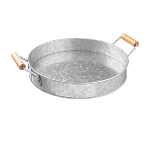 Plateaux de service galvanisés de fer en métal de rectangle de conception classique avec des plateaux de service de nourriture de table de maison et d'hôtels de poignée en bois - Product Image 6