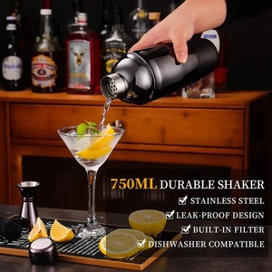 Ensemble de bar noir élégant avec support en bois Verres élégants pour les cadeaux de divertissement de bar à la maison et l'affichage moderne de l'Inde - Product Image 5