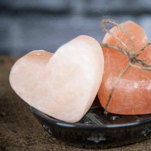 หินนวดเกลือหิมาลัยรูปหัวใจแกะสลักด้วยมือสบู่สไตล์เลิฟขัดผิวอบอุ่นบำบัดด้วยเกลือเย็นงานฝีมือจากธรรมชาติ - Product Image 4