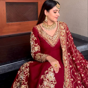 Conjunto de pantalón Anarkali de georgette sintético con bordado de hilo y lentejuelas, dupatta a juego, estilo Bollywood para fiestas. - Product Image 1