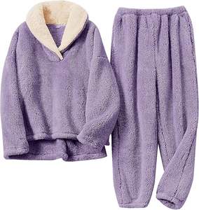Ensembles de pyjamas en satin pour femmes et sweats à capuche personnalisés en polaire pour hommes, 80 % coton 20 % polyester, designs personnalisés, MOQ 20 - Product Image 1
