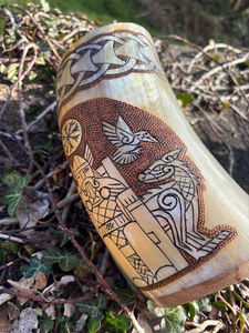 Taza de Cerveza Estilo Vikingo Premium con Asa de Cuerno Negro Ecológica Hecha a Mano, Colores Personalizables - Product Image 4