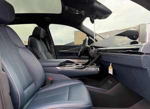Cadillac Escalade IQ Sport 2 Turbo Automático SUV 2024 Diésel, Volante a la Izquierda, Cuero Oscuro, R18, con 3 Años de Garantía, en Venta - Product Image 2