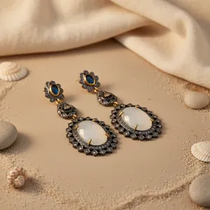 Boucles d'oreilles pendantes en argent oxydé avec pierre de lune pour femmes - Product Image 2