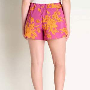 Pantalones cortos de mujer de moda sostenibles personalizados OEM | Hechos de materiales reciclados, suaves y duraderos - Product Image 2