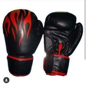 ถุงมือมวยหนัง PU สีดำสีแดงใหม่สำหรับผู้ใหญ่โลโก้ OEM ขนาด6ออนซ์12ออนซ์การฝึกศิลปะการต่อสู้มีต้นกำเนิดจากไทย - Product Image 2