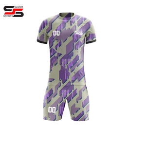 Camiseta Deportiva de Fútbol Estilo Retro, Personalizable con Nombre, Número y Logotipo - Product Image 3