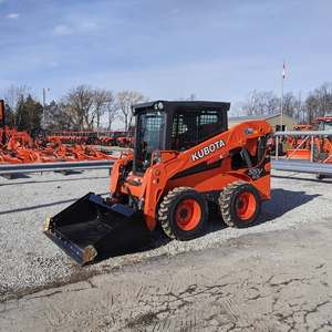 Chargeuse sur chenilles Kubota SSV 65, moteur diesel, couleur orange, rayon de braquage court, puissance 75 kW, moment de charge élevé - Product Image 1