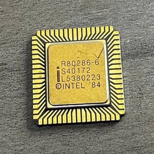 Microprocesseur Intel R80186-10 ScrapVintage 10 MHz, tête dorée, céramique LCC 80186 pour la récupération d'or, Singapour - Product Image 1