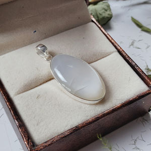 จี้มูนสโตนสีขาวธรรมชาติทรงรี เงินแท้ 925 สร้อยคอพลอยทำมือสำหรับผู้หญิง ขายส่ง - Product Image 5
