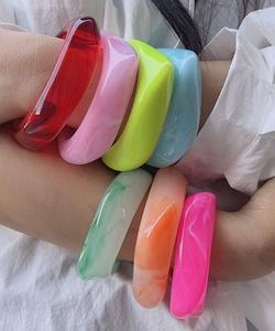 Pulseras de Resina Hechas a Mano de Alta Calidad para Mujer, Colores Personalizados, Estilo Lindo y Elegante, Joyería para Regalo Empresarial, Venta al Por Mayor - Product Image 4