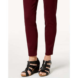 Jeans Skinny Boyfriend da Donna Style & Co High Street, Vestibilità Curvy, Denim Traspirante, Colore Vino, Taglia 4 con Decorazione a Bottoni - Product Image 3