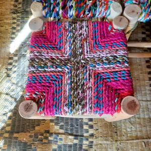 Taburete marroquí hecho a mano, puf otomano, cojín decorativo bohemio, reposapiés tradicional bereber, muebles para la sala de estar. - Product Image 1