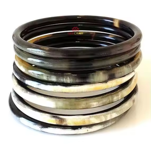 Brazalete de cuerno para color de cuerno natural con pulseras Diseño de artesanía de media luna - Product Image 1