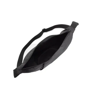 Sac fourre-tout promotionnel durable Crescent XL RPET, design monosangle pour merchandising éco-responsable - Product Image 5