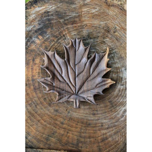 Plateau de service unique en métal à motif de feuilles en relief, fabriqué à partir de métal de haute qualité, parfait pour une présentation de fruits élégante - Product Image 5