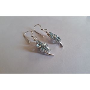 Pendientes de Topacio Azul Cielo para Mujer Shah Gems, Plata de Ley 925, Diseño de Flor Moderno con Diamante Tallado en Pera y Perla - Product Image 1